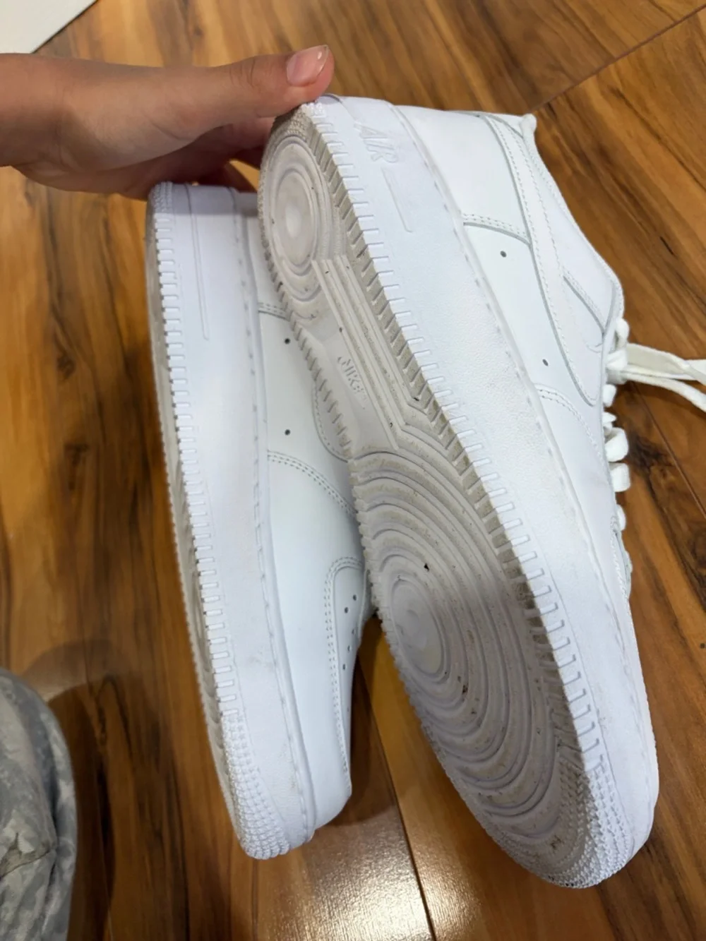 Nike Men’s White Low-Top Leather AF1/Air Forces-sneakers - Picture 7 of 11